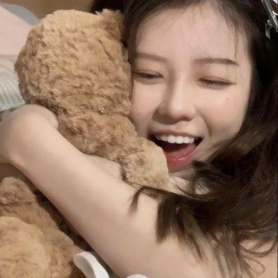 穿粉红色裤子的男孩